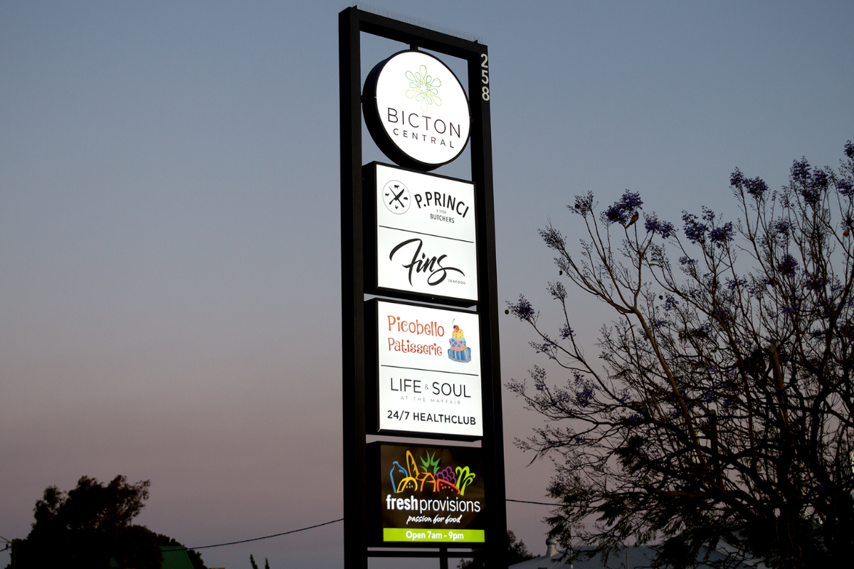 Perth Go Graphics Pylon Signage Pylon Signage 5 illuminated pylon sign outside Bicton Central in Perth